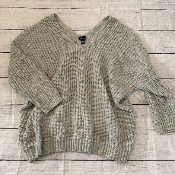 Oversized Sweater L/XL fits like XXL or 1X - Picture 1 of 5